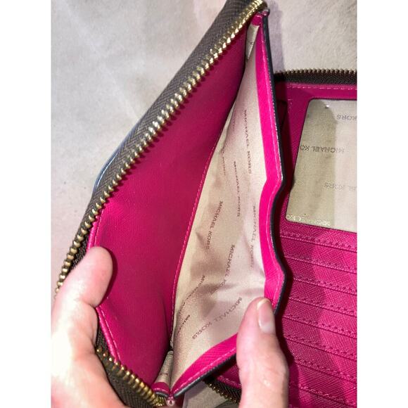 MICHAEL KORS LARGE SIGNATURE SAFFIANO LEATHER WALETT (ASIS) - Picture 12 of 14